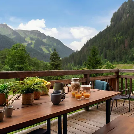 Chalet Q - Ovo Network *